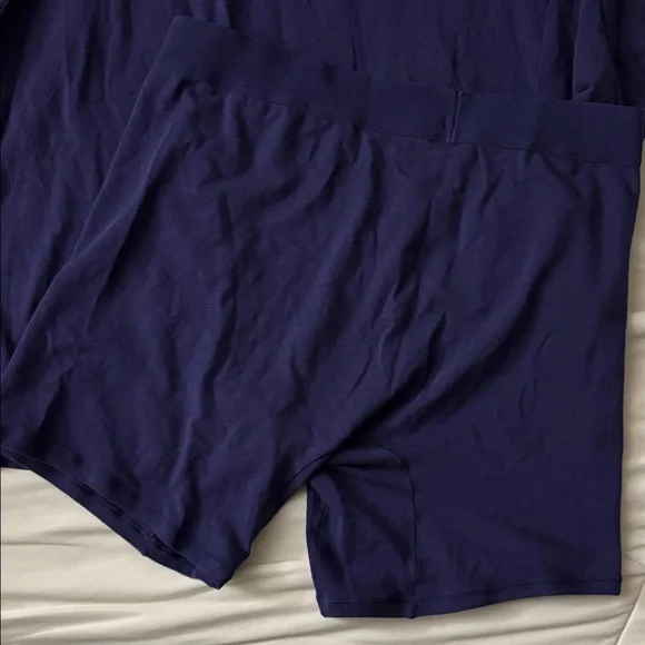 Skims boyfriend boxers & long sleeve tee set - Picture 9 of 9